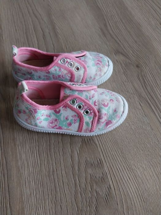Trampki benetton w rozmiarze 22