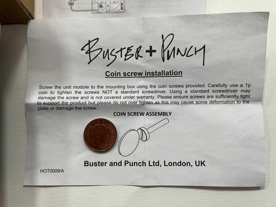 Розетки Buster + Punch