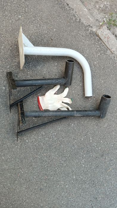 Кронштейн для антени супутникової