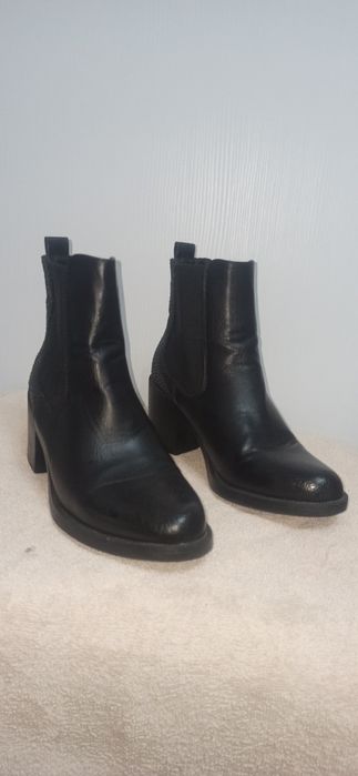 Жіночі шкіряні ботінки