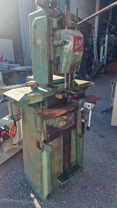 Furador de corrente com duas correntes maquinas de carpintaria