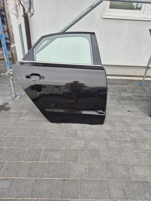 Drzwi prawe szyba listwa audi A8