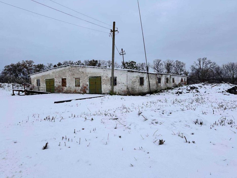 Комплекс приміщень комерційного призначення 2150м2 , с.Фурси