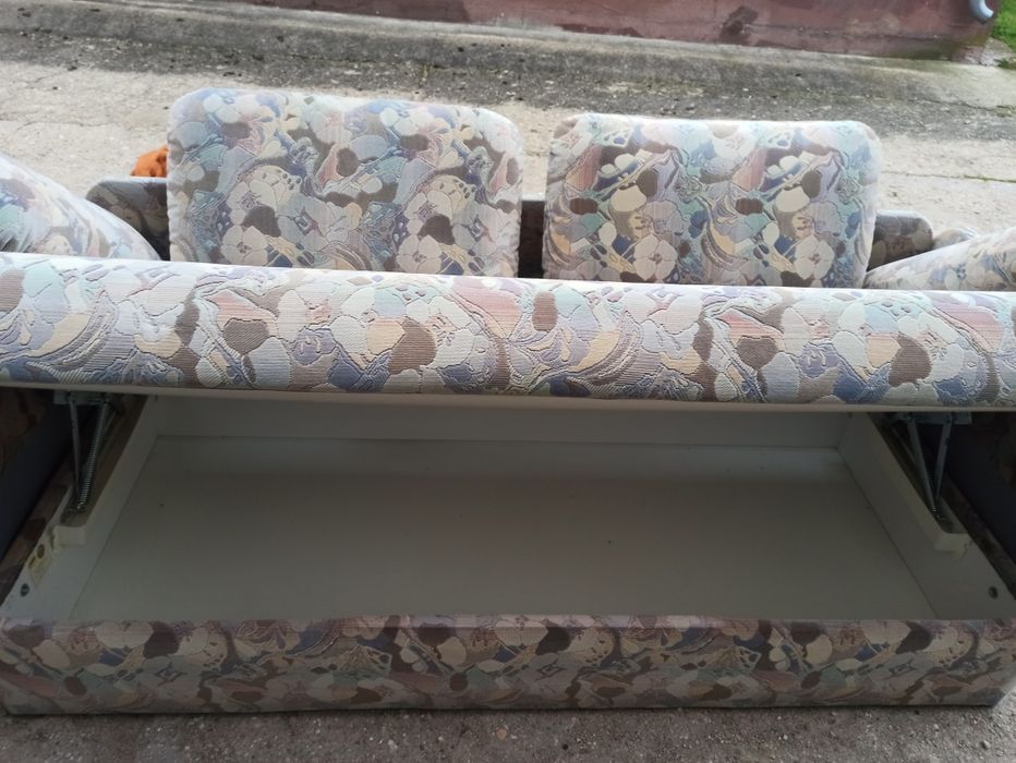 Tapczan jednoosobowy ze skrzynia na pościel