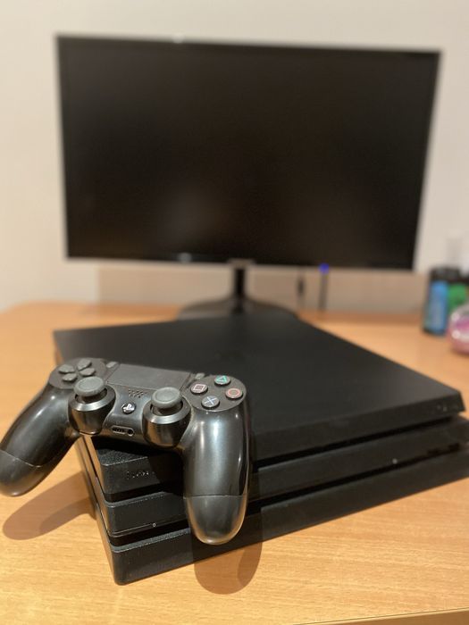 Playsations 4 PRO 1T com 1 comando original.