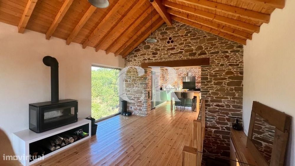 Casa de Pedra Renovada, Ruínas, Riacho, Poços e 15.570m2 de Terreno na