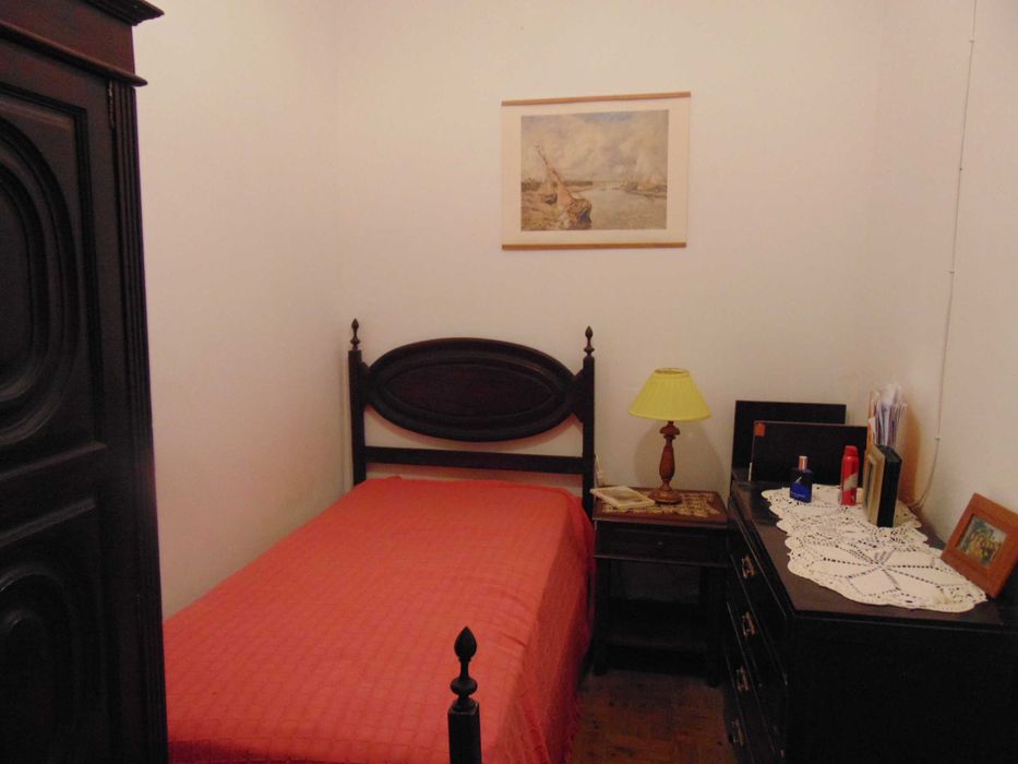 Aluga-se quarto em zona tranquila