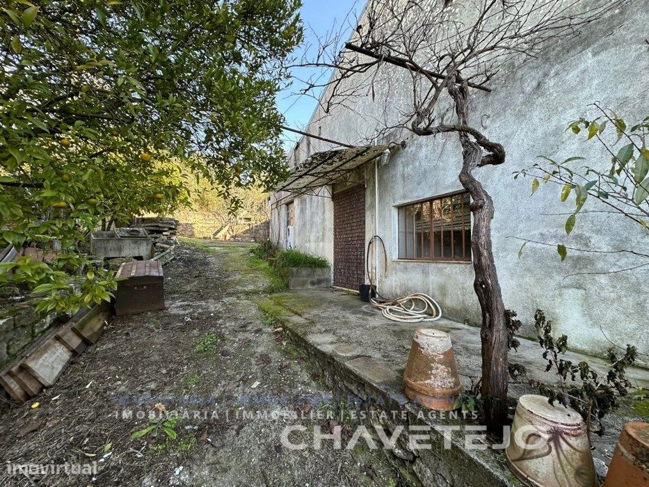 Casa de campo com anexos em zona tranquila a 10 km de Tomar.