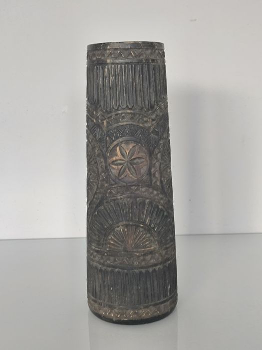 Przedwojenny wazon drewniany rzeźbiony Huculski Hucuł