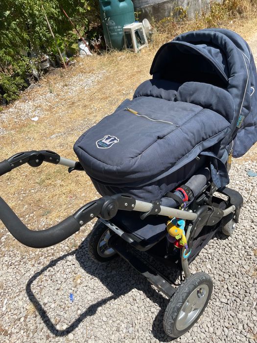 Carrinho de bebé com alcofa
