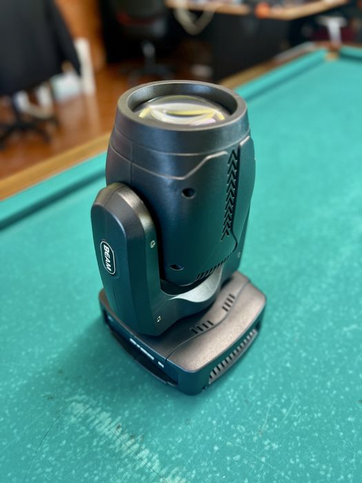 Moving Head Beam 200W LED + Flight Case