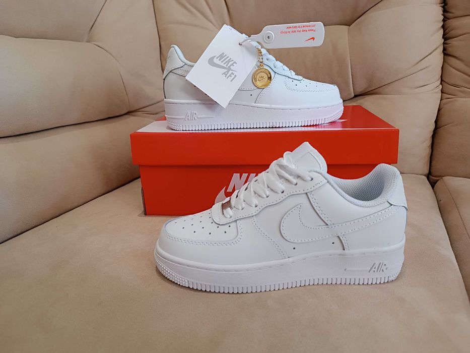 Жіночі кросівки Nike Air Force 1 (Шкіра) 2 кольори