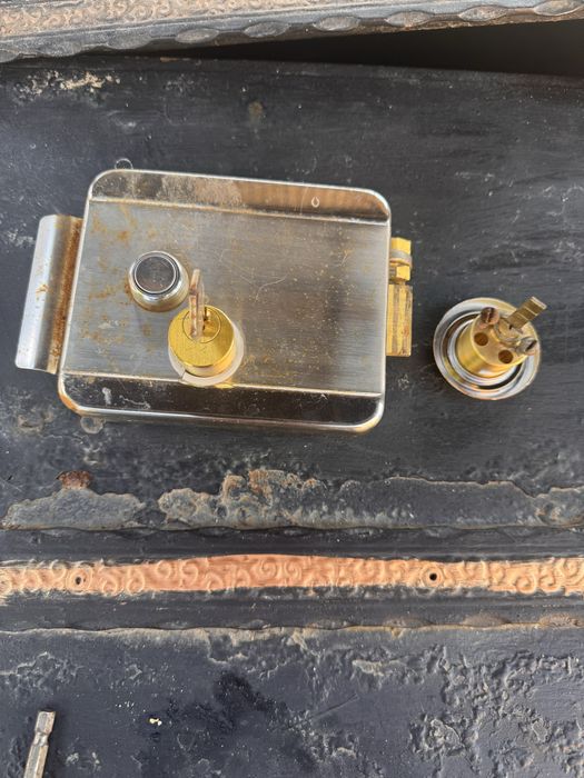 Замок электромеханический Atis