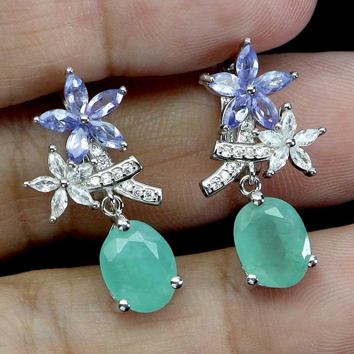 Серьги из серебра 925 пробы с изумрудом 9x7 мм и танзанитом