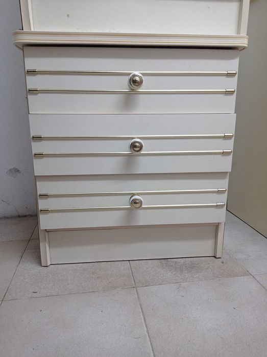 Mesinha de cabeceira