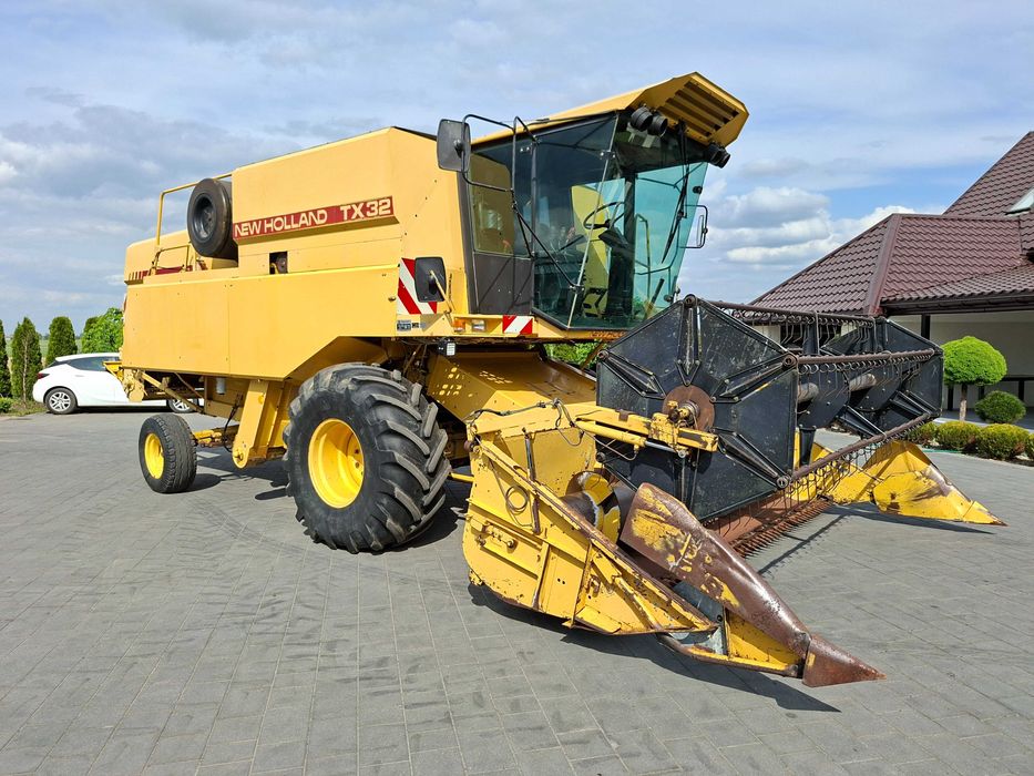 Kombajn Zbożowy New Holland TX 32