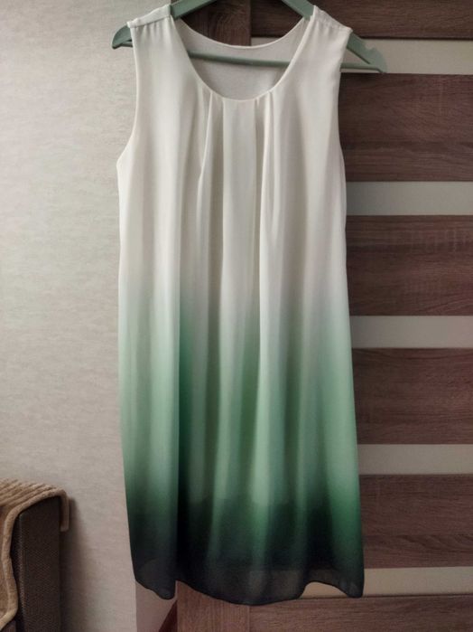 Продам сукню в дуже хорошому стані