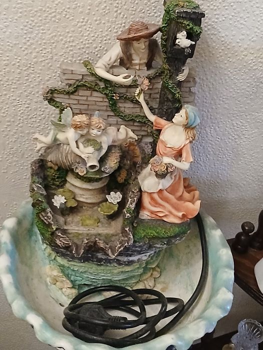 Fonte decorativa electrica  a funcionar