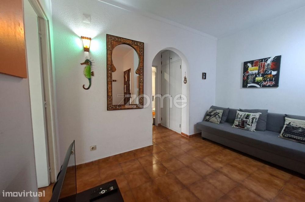 Apartamento T0+1 - Em condomínio com piscina.