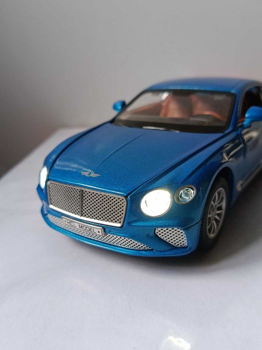 Модель авто  Bentley Continental GT.1/24