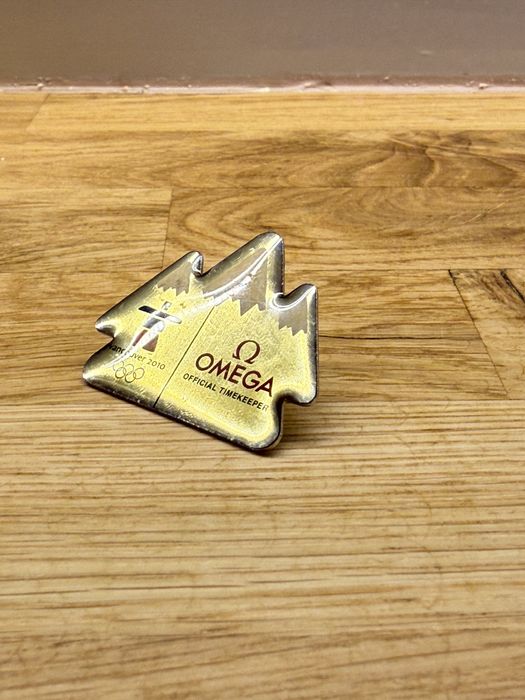 Pin omega przypinka olimpiada 2010