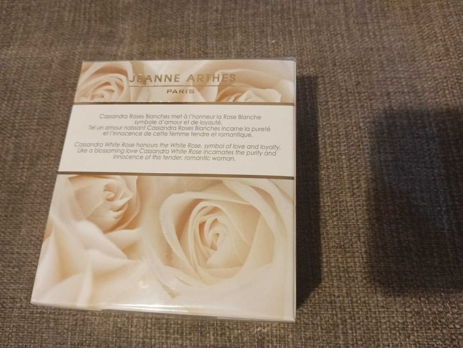 Cassandra roses blanches