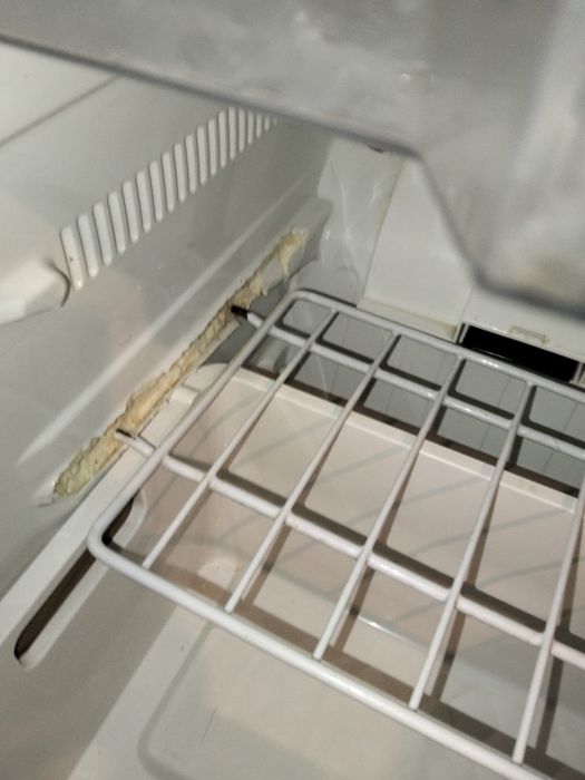 Frigorífico LG com marcas de uso mas a funcionar