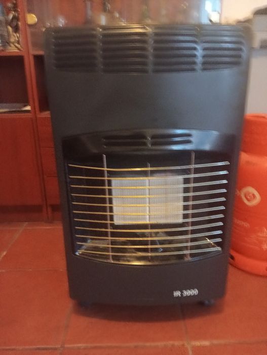 Aquecedor a gás a funcionar em perfeitas condições