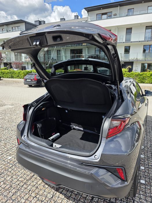 Toyota C-HR samochód