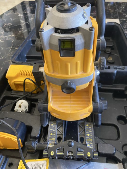 Лазерный уровень ротационный аккумуляторный Dewalt DW073