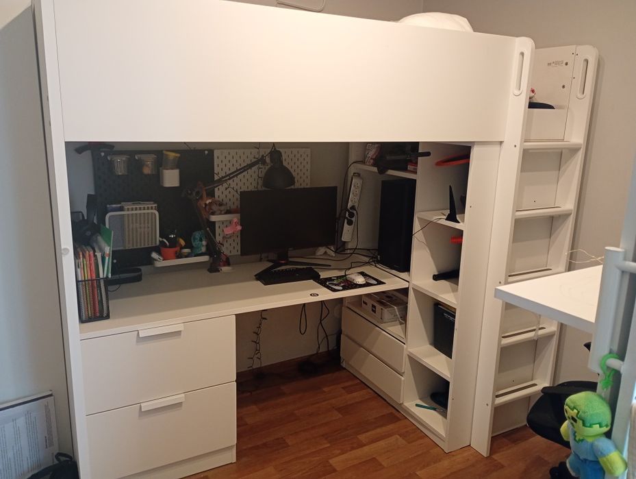 Łóżko na antresoli