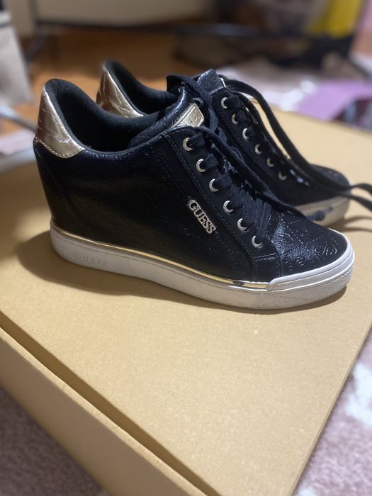 Ténis marca Guess