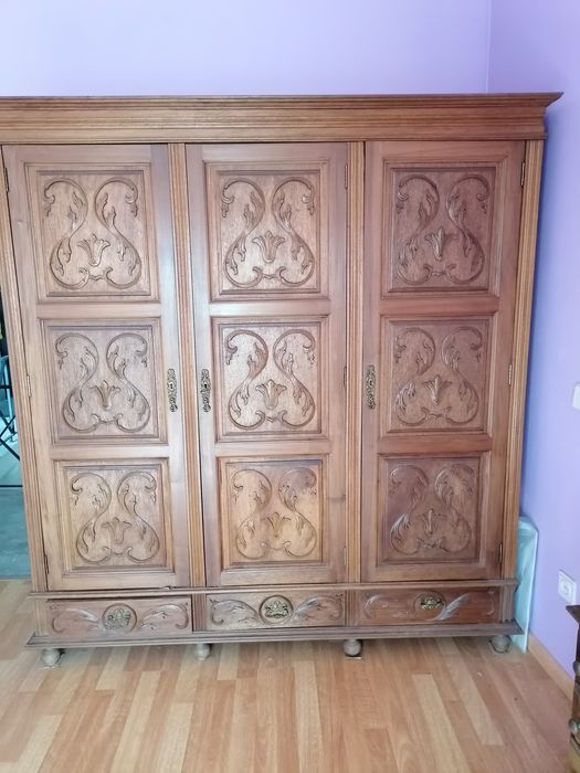 Guarda Fatos com 3 porta madeira