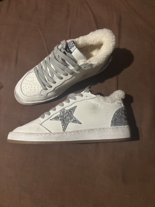 Продаю жіночі кеди з хутром голден гус