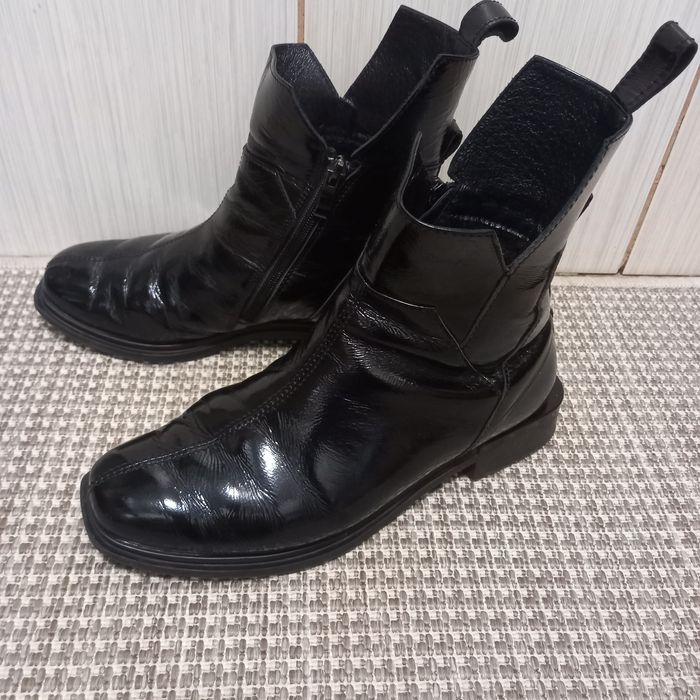 Продам полусапожки  лакированная кожа,  демисезонные. Размер 38