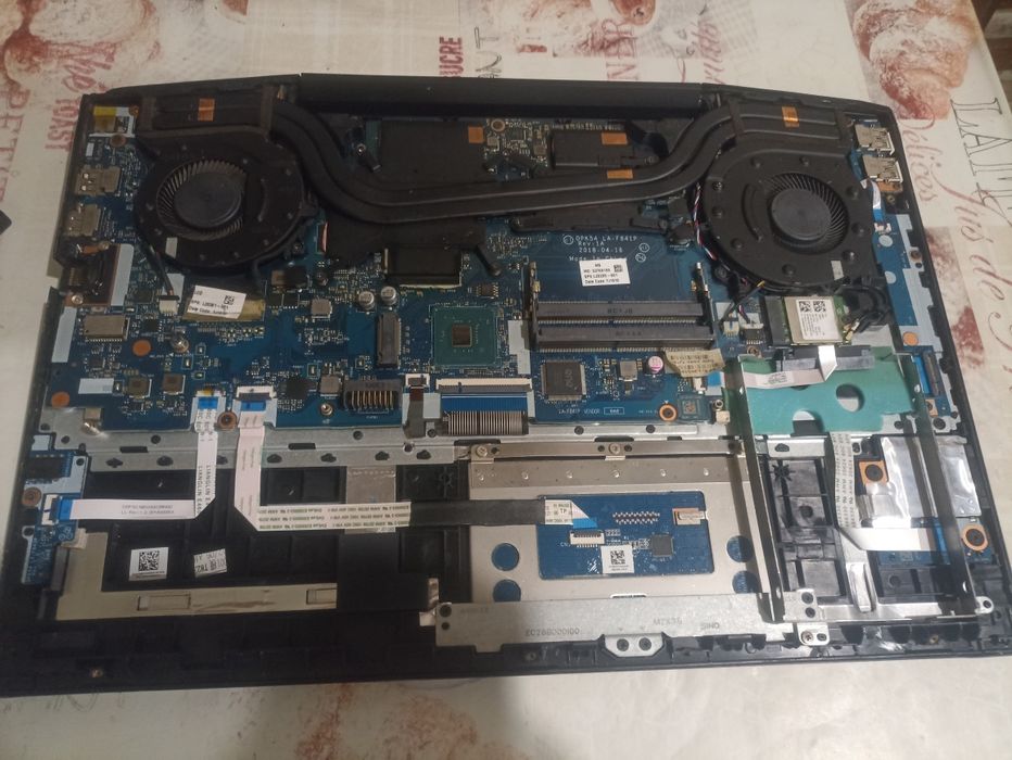 Ігровий ноутбук HP gaming pavilion 15-cx0132ur як донор чи під відновлення