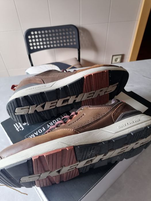 Sapatilhas skechers  castanhas