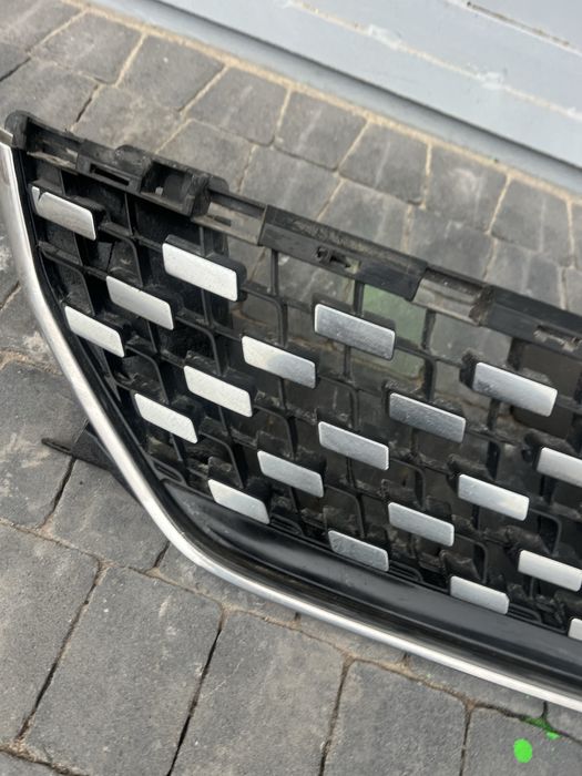 Peugeot 508 решітка бампера.