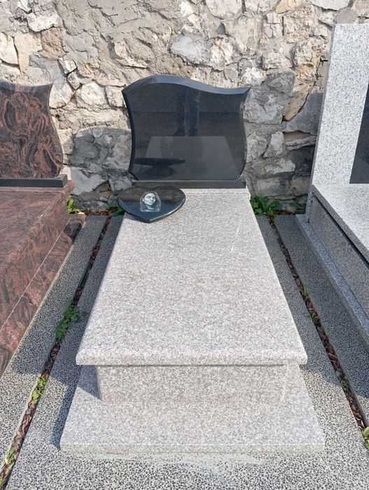 Nagrobki granitowe od 5600