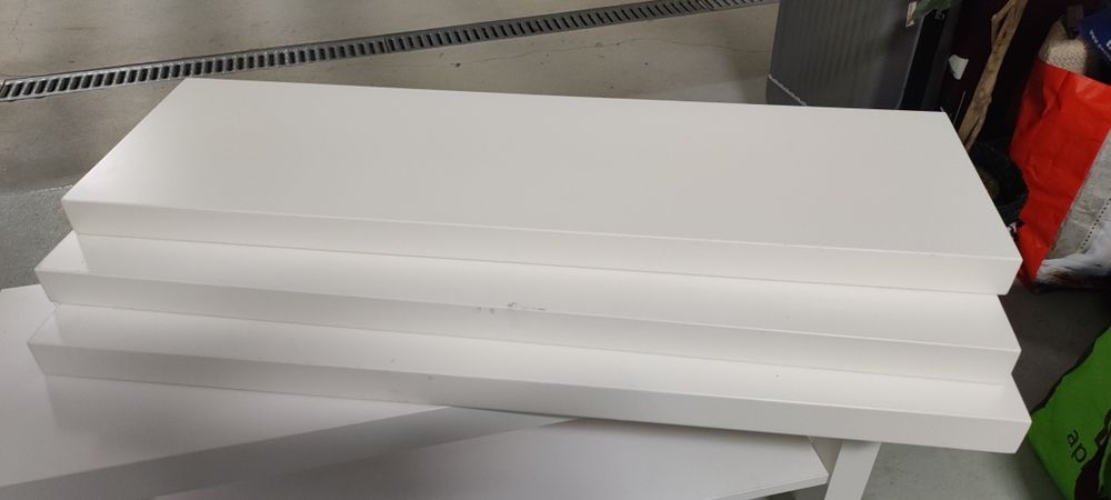 Prateleiras em madeira