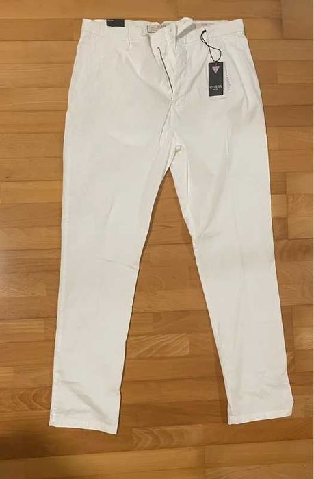 Calças da marca Guess ideais para o Verão!