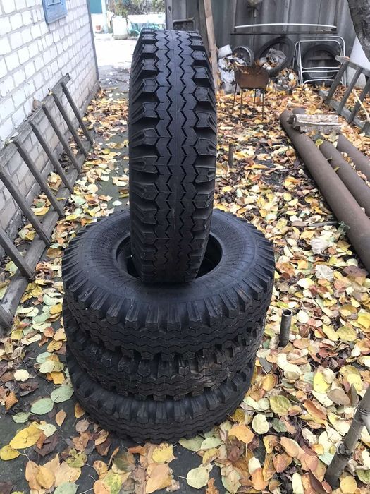 Продам резину на авто УАЗ  215/90-15С