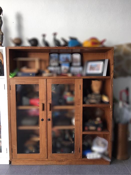 Armário de madeira antigo recuperado