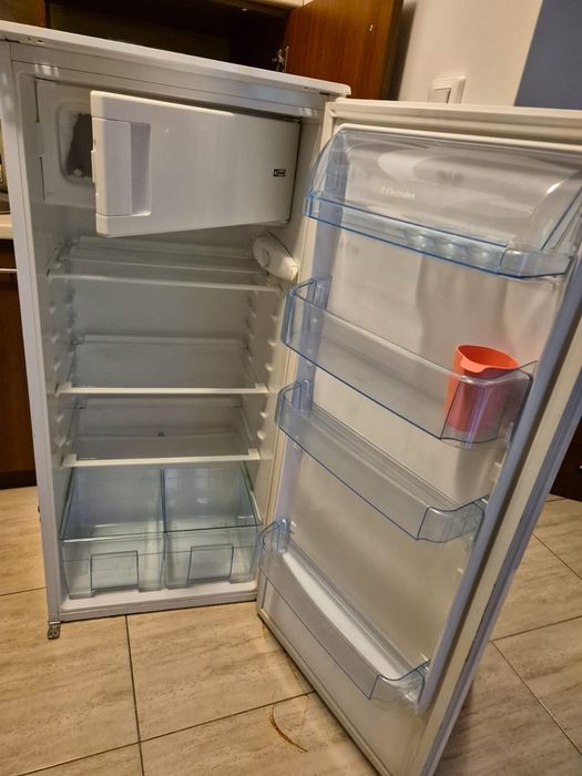 Lodówka z małym zamrażalnikiem