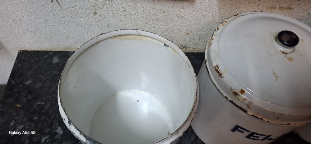 Potes vintage em esmalte