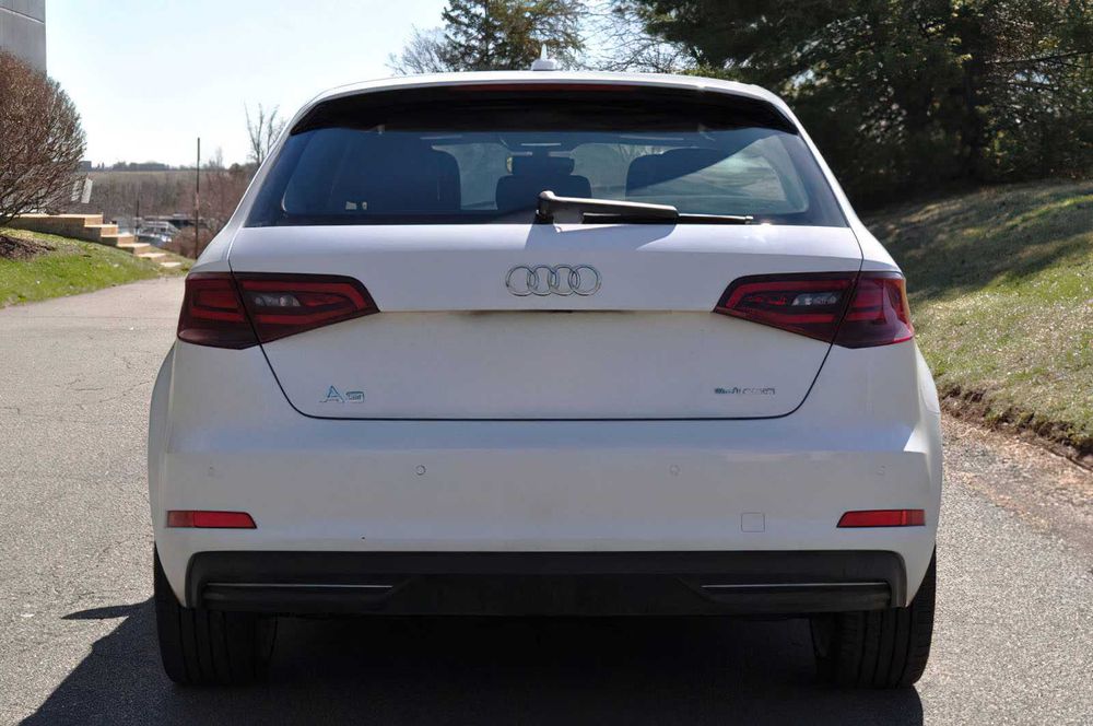 Audi A3  e-tron Premium Plus      2016