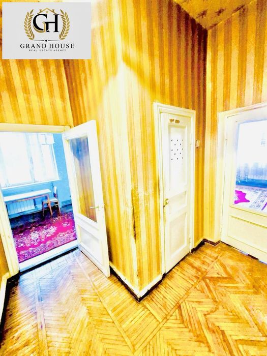 Продам елітну трикімнатну квартиру в центрі міста - 100 м².