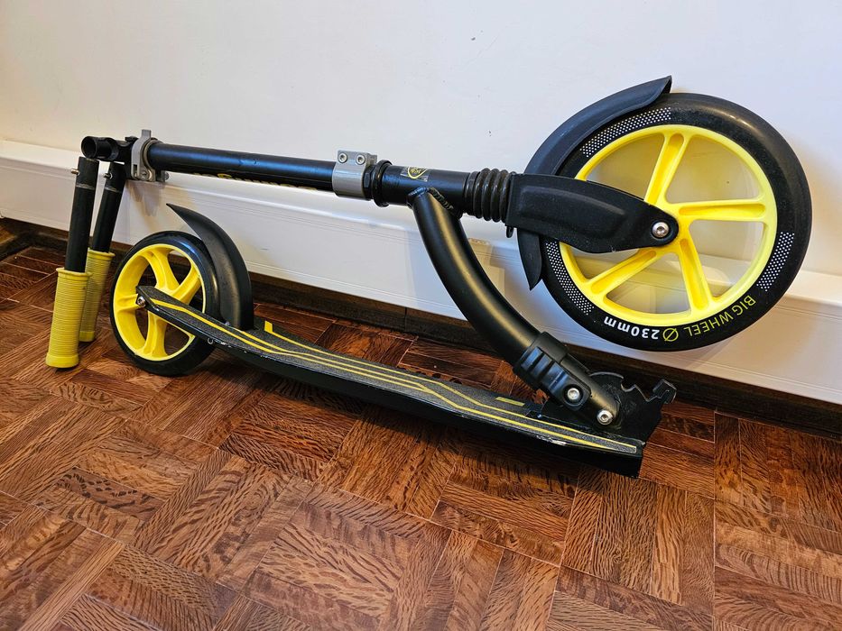 Trotinete Adulto - Roda 180mm de diâmetro