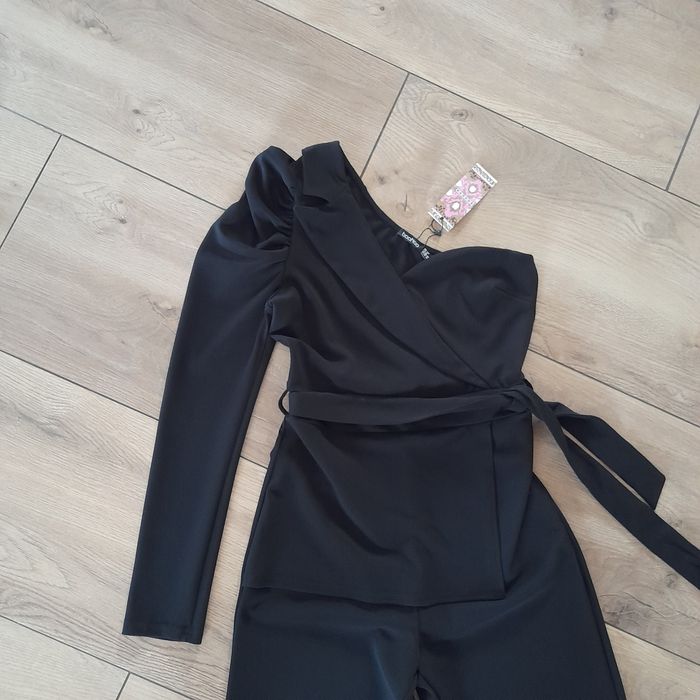 Nowy, długi,kombinezon, firmy boohoo,  rozmiar 38