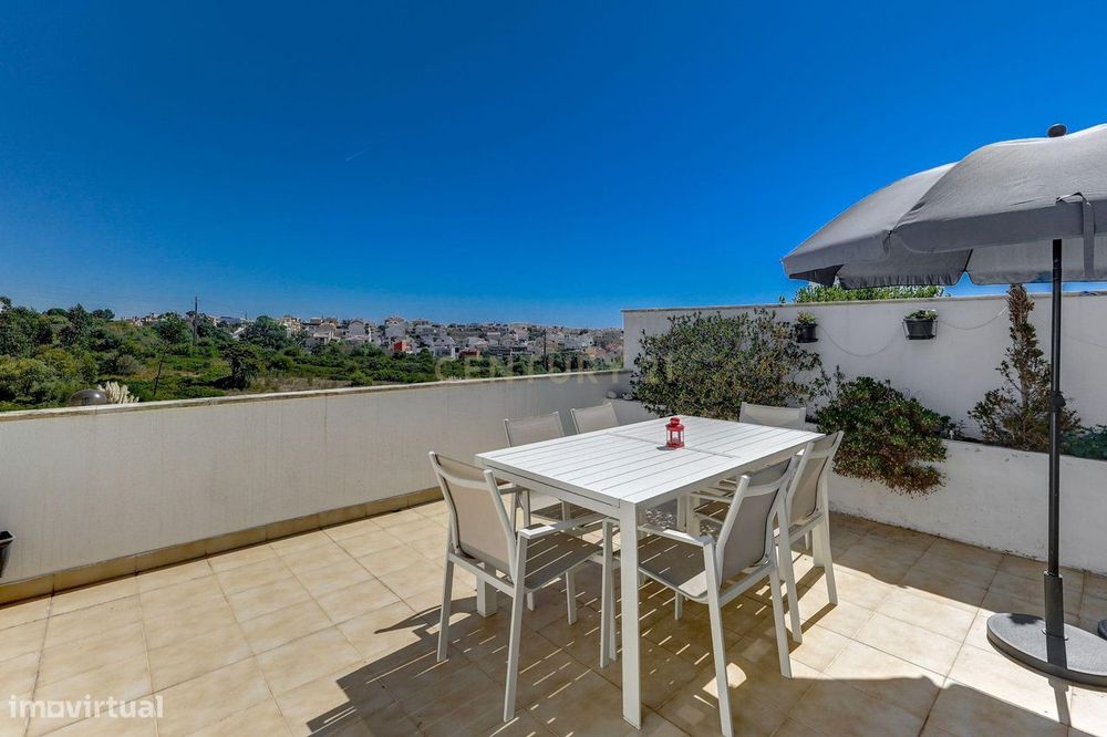 T1 de 120m² remodelado | 2 Terraços | 2 Boxes | Carcavelos